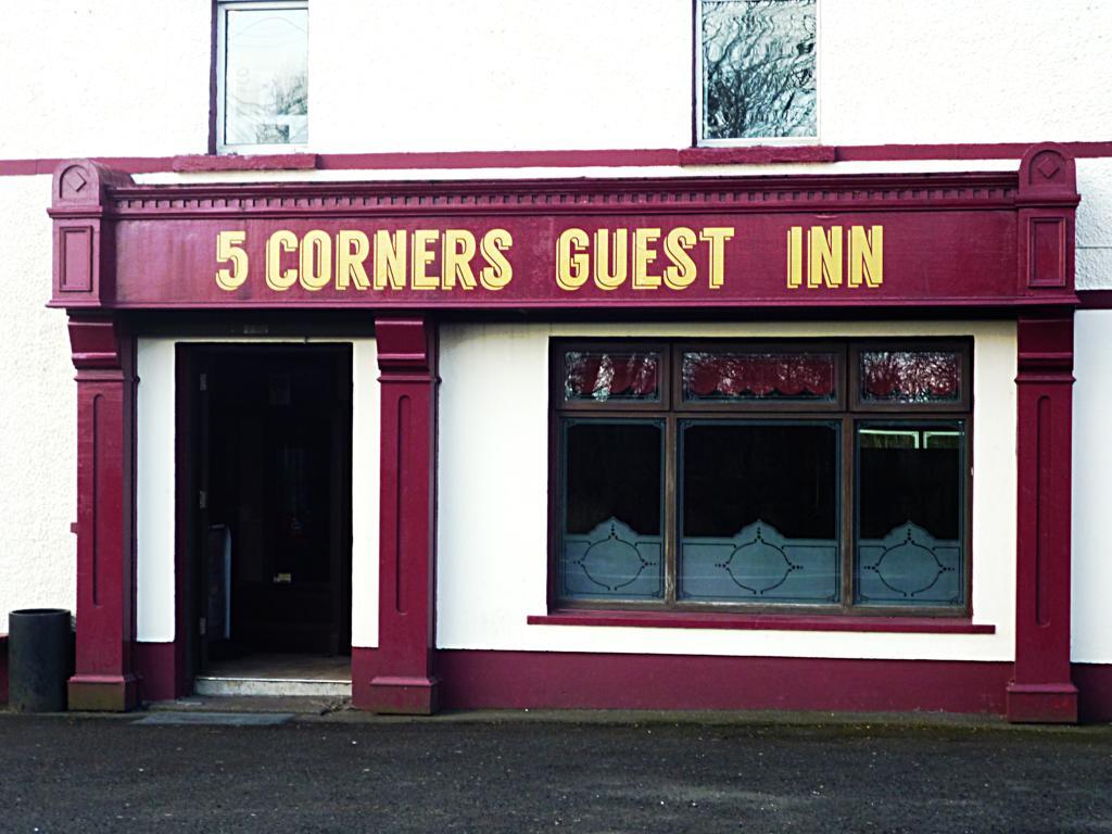 5 Corners Guest Inn Ballyclare Exterior foto